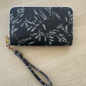 Black and White Floral Wristlet Wallet